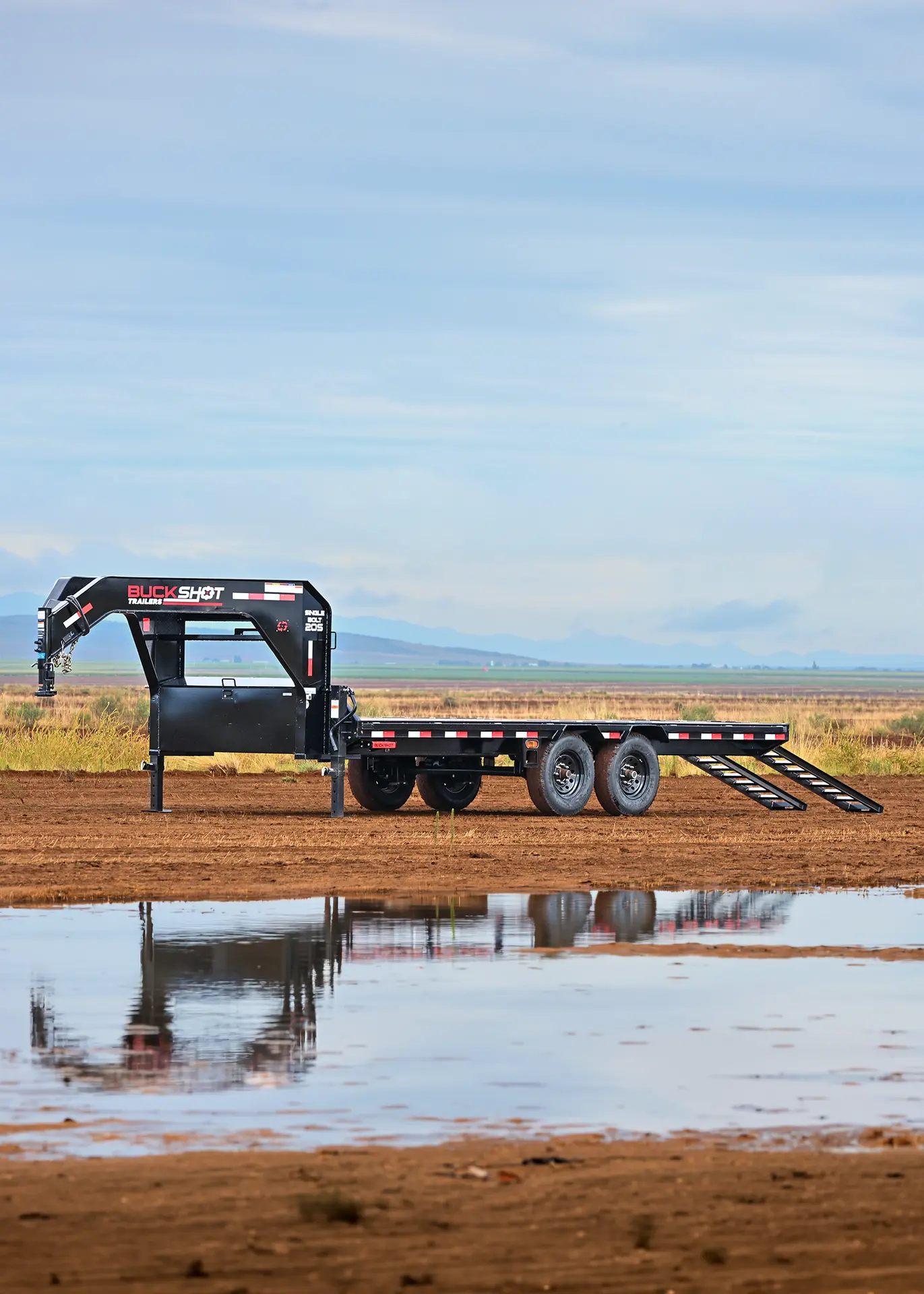 Buckshot SINGLE BOLT Series gooseneck deckover trailer