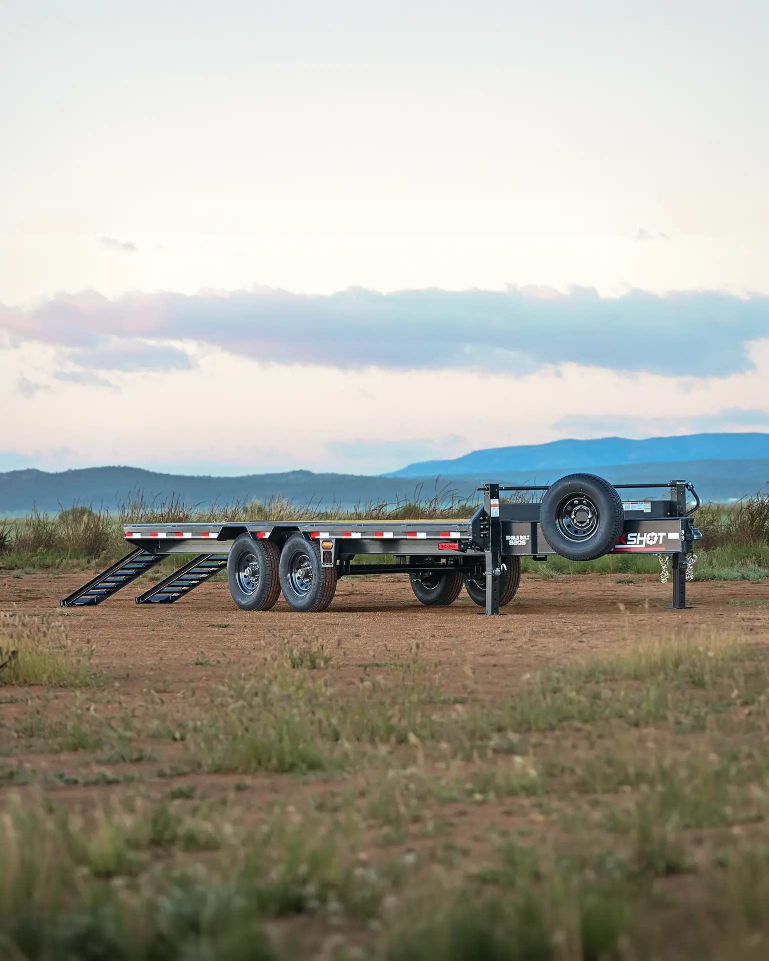 Buckshot Single Bolt B-S straight deckover bumper pull trailer